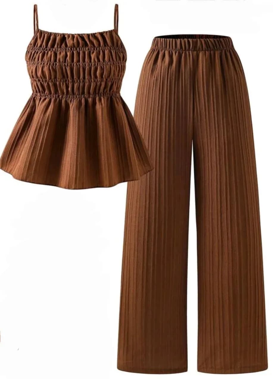 Blusa fruncida + pantalón de tela — foto 1 de 6