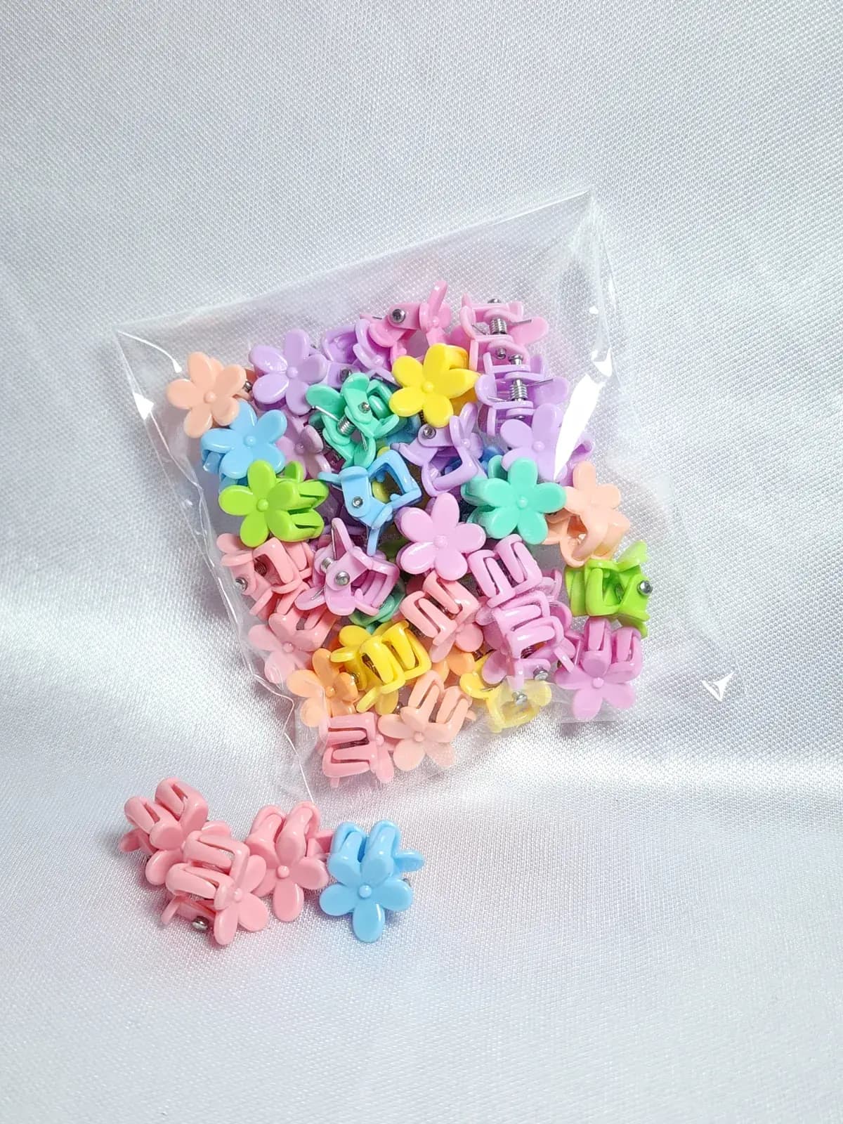 40 Mini Pinzas de Flor multicolor — foto 1 de 3