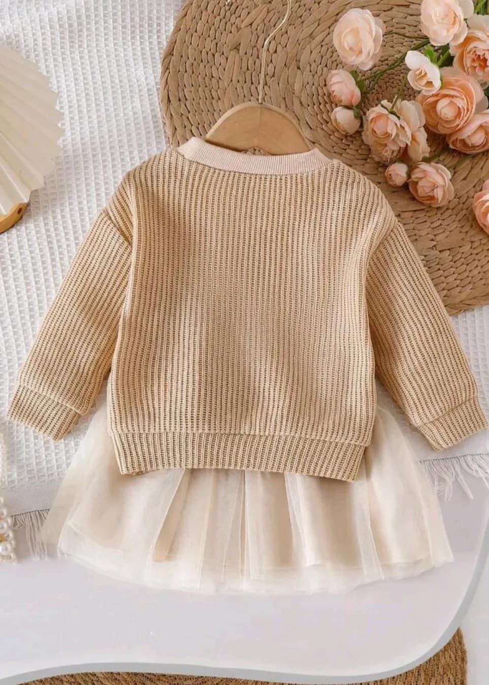 Conjunto suéter lazos + falda — foto 2 de 4