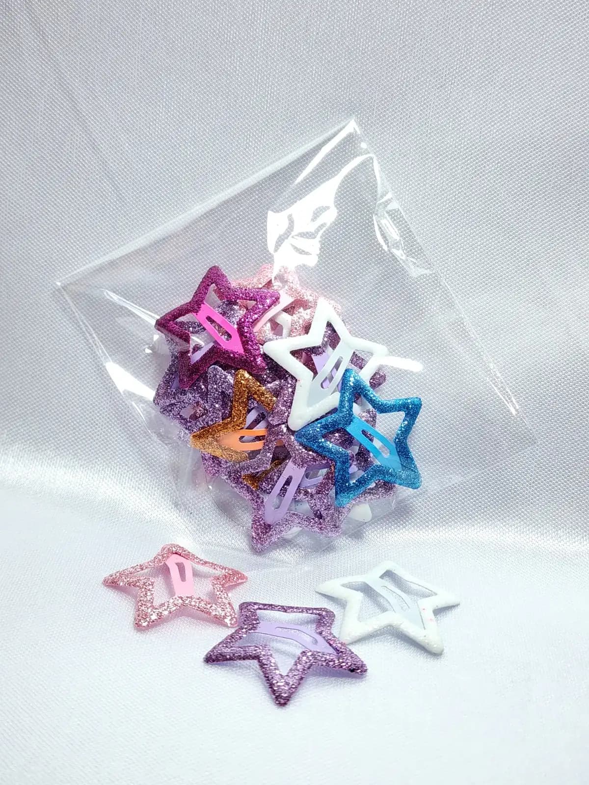 20 Clips de estrellas multicolor escarchadas — foto 1 de 2